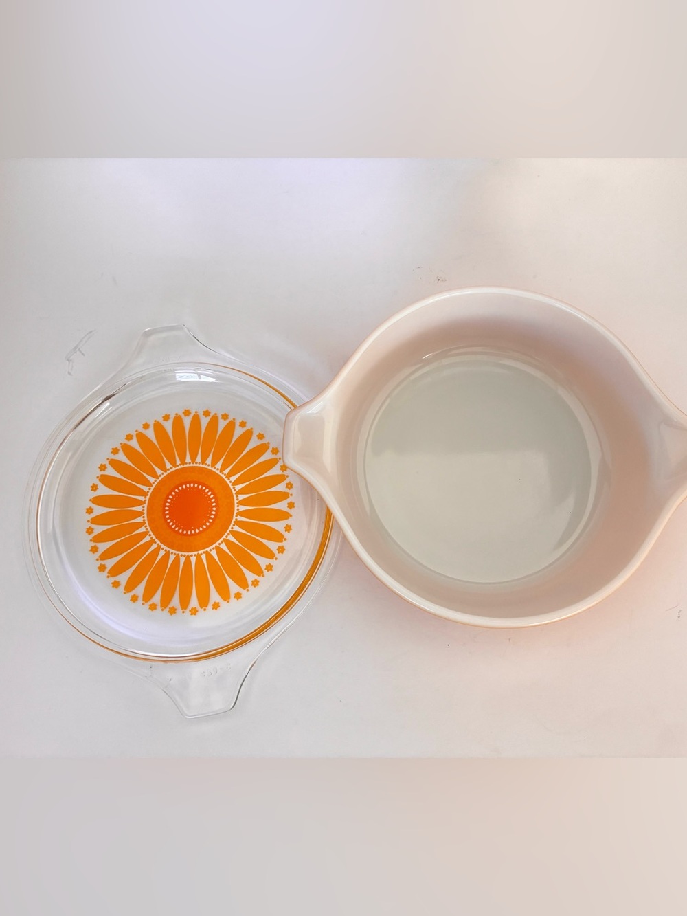 🌼 Vintage 70’s Pyrex Orange Daisy Casserole Dish with Glass Lid 🌼 - Picture 4 of 7